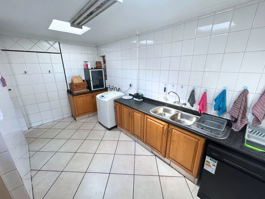 5 Bedroom Property for Sale in Eldoraigne Gauteng