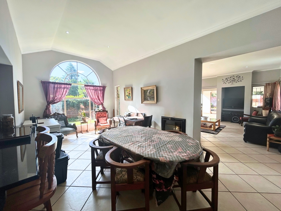 5 Bedroom Property for Sale in Eldoraigne Gauteng