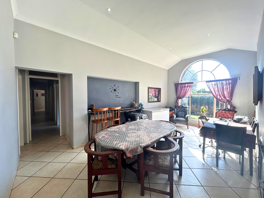 5 Bedroom Property for Sale in Eldoraigne Gauteng