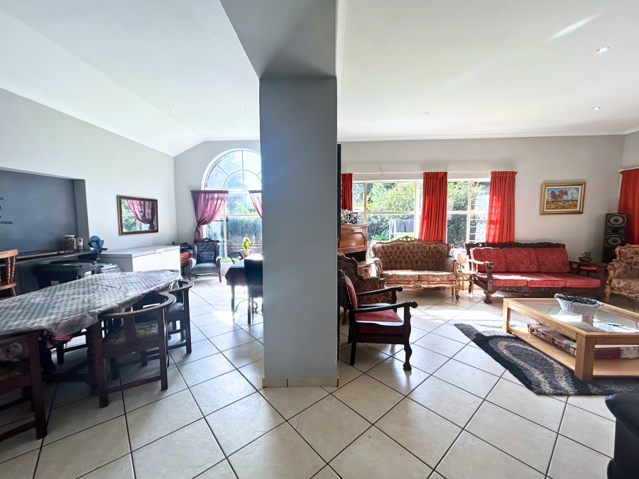 5 Bedroom Property for Sale in Eldoraigne Gauteng