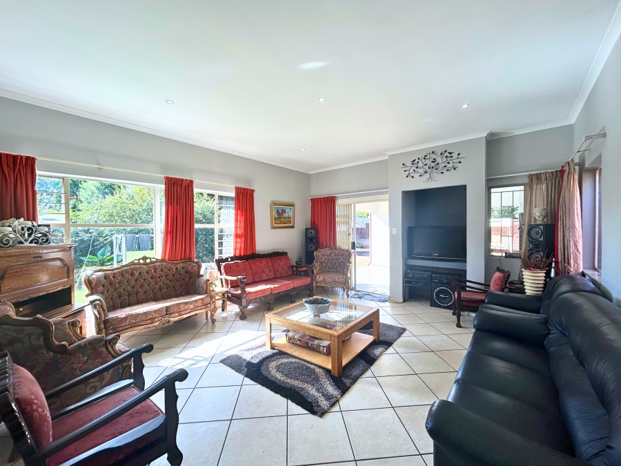 5 Bedroom Property for Sale in Eldoraigne Gauteng
