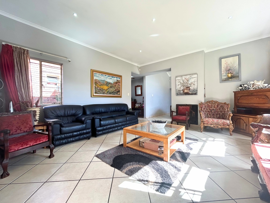 5 Bedroom Property for Sale in Eldoraigne Gauteng