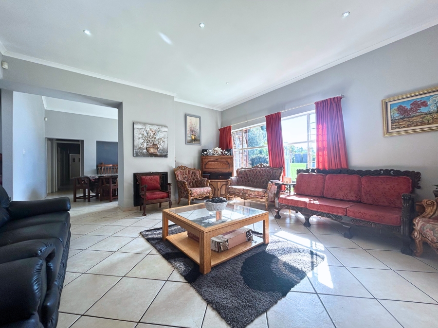 5 Bedroom Property for Sale in Eldoraigne Gauteng