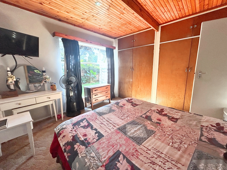 5 Bedroom Property for Sale in Eldoraigne Gauteng