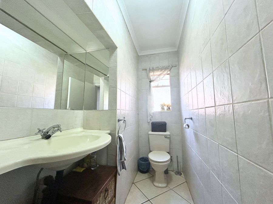 5 Bedroom Property for Sale in Eldoraigne Gauteng
