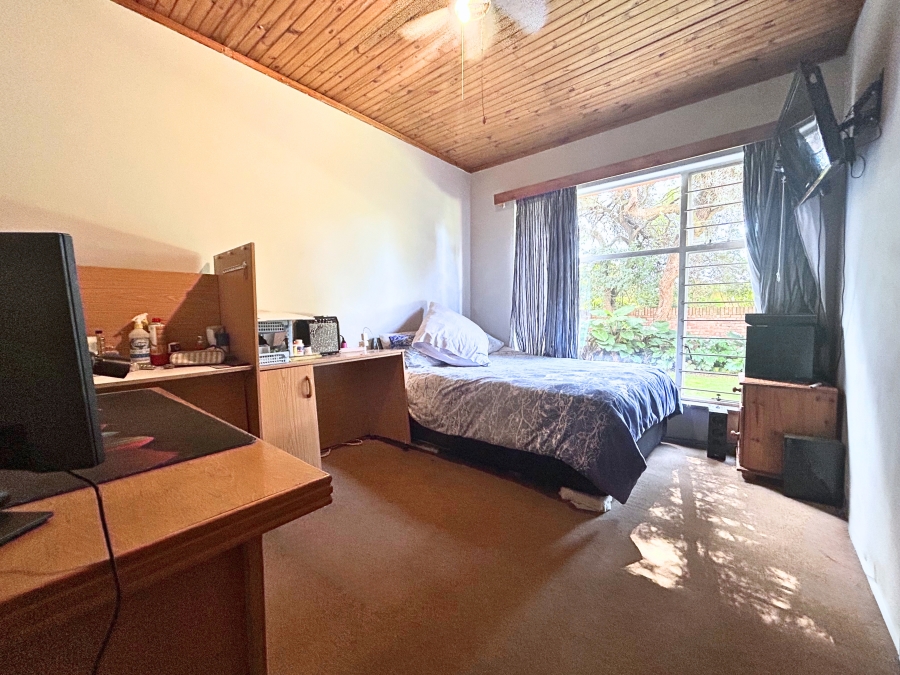5 Bedroom Property for Sale in Eldoraigne Gauteng