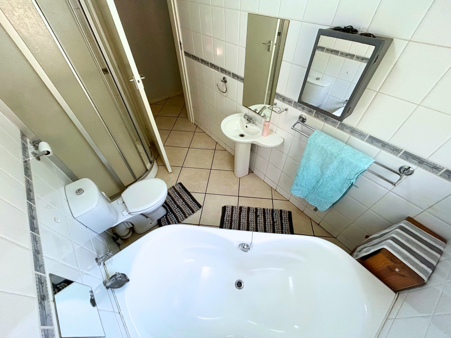 5 Bedroom Property for Sale in Eldoraigne Gauteng