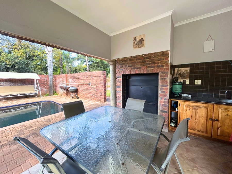5 Bedroom Property for Sale in Eldoraigne Gauteng