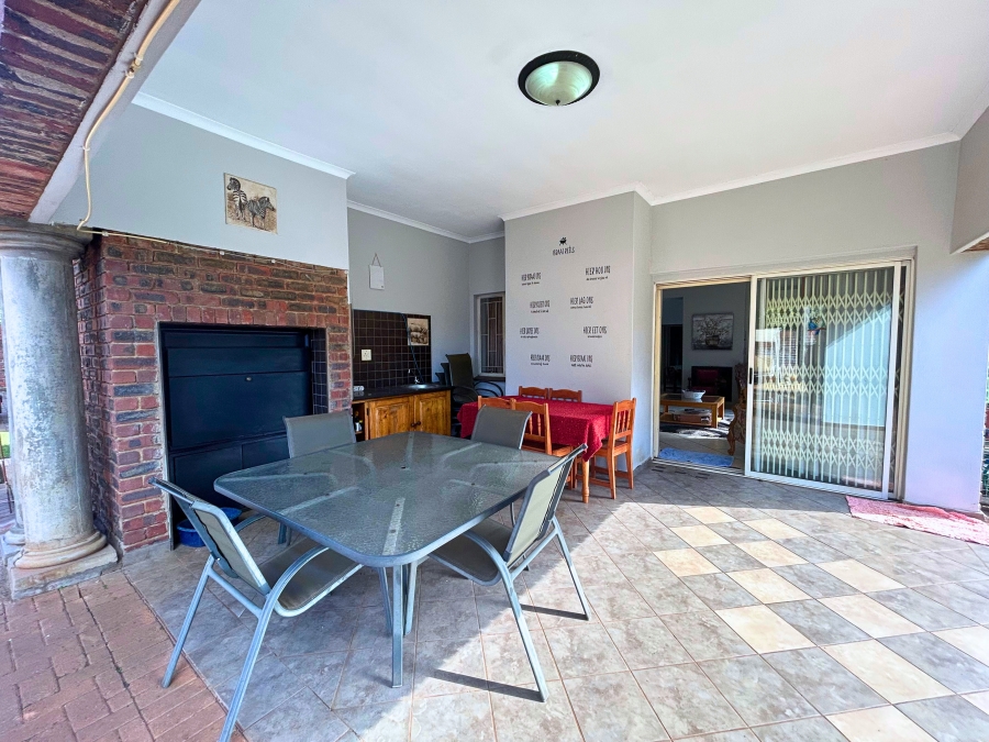 5 Bedroom Property for Sale in Eldoraigne Gauteng