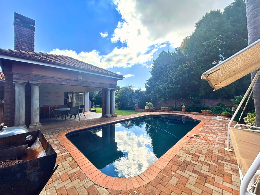 5 Bedroom Property for Sale in Eldoraigne Gauteng