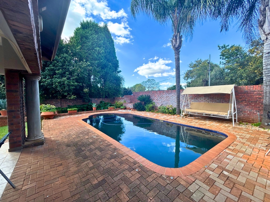 5 Bedroom Property for Sale in Eldoraigne Gauteng