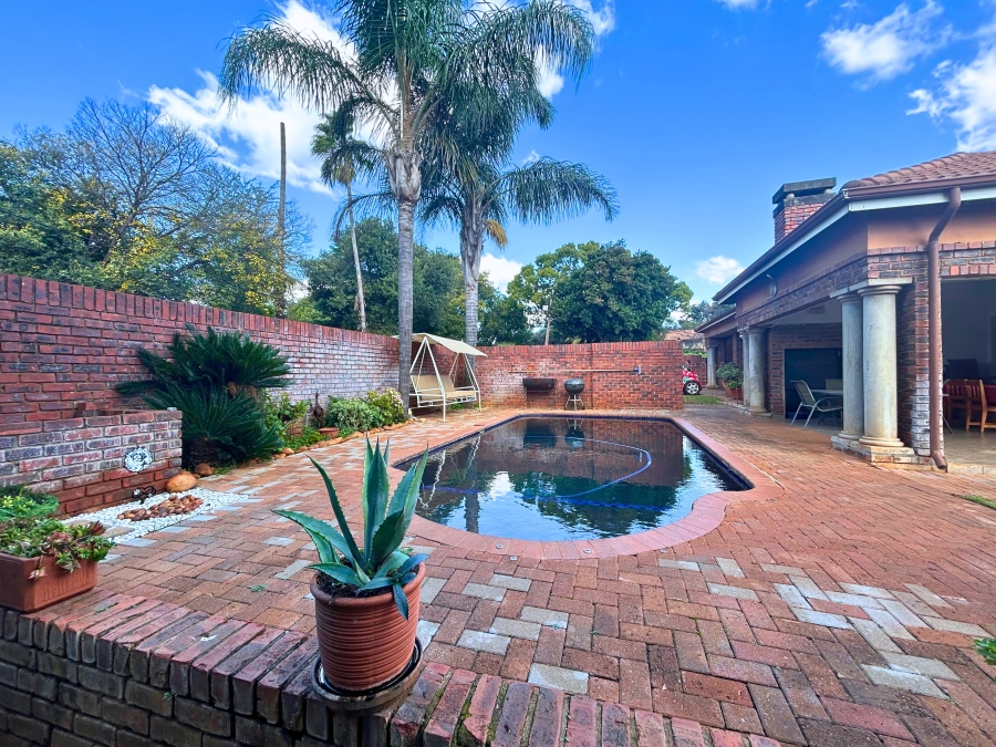 5 Bedroom Property for Sale in Eldoraigne Gauteng