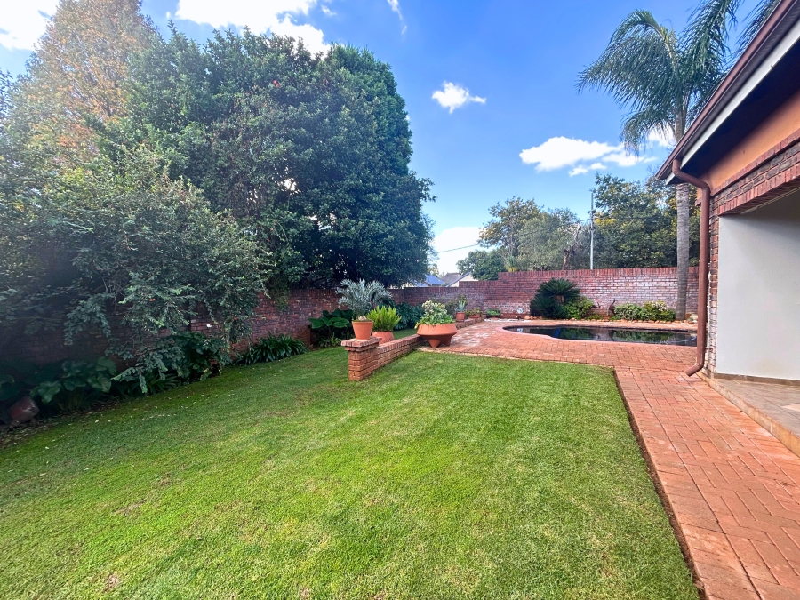 5 Bedroom Property for Sale in Eldoraigne Gauteng