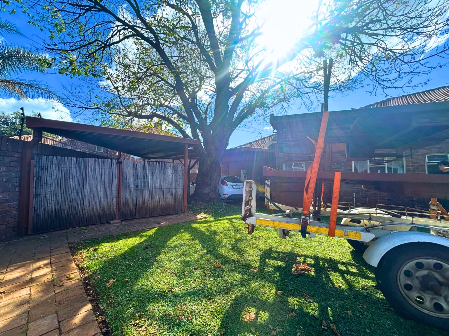 5 Bedroom Property for Sale in Eldoraigne Gauteng
