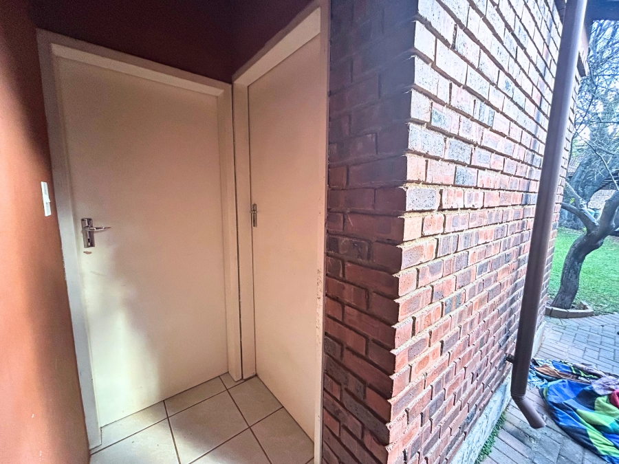 5 Bedroom Property for Sale in Eldoraigne Gauteng