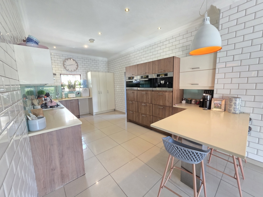 4 Bedroom Property for Sale in Boardwalk Meander Gauteng