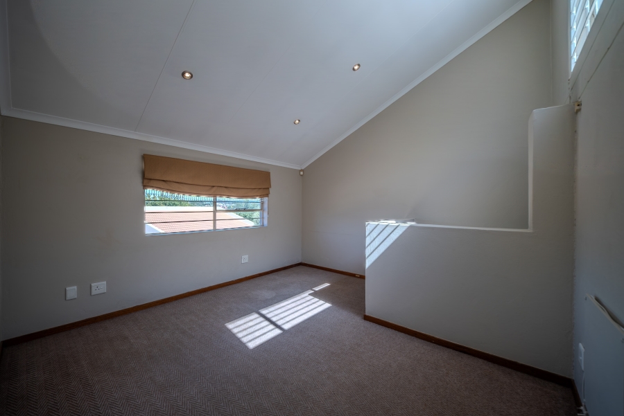 2 Bedroom Property for Sale in Faerie Glen Gauteng