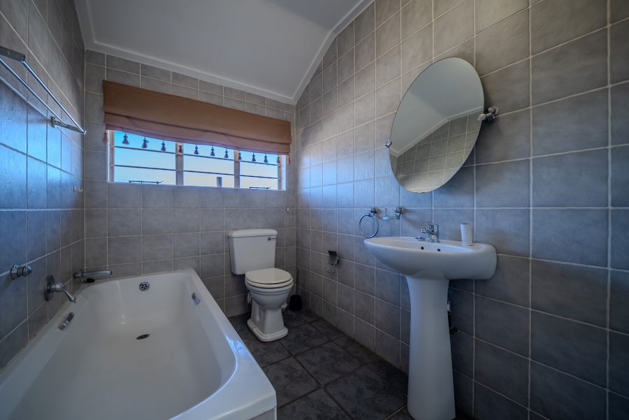 2 Bedroom Property for Sale in Faerie Glen Gauteng