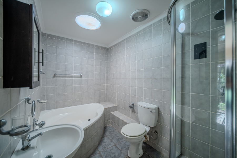 2 Bedroom Property for Sale in Faerie Glen Gauteng