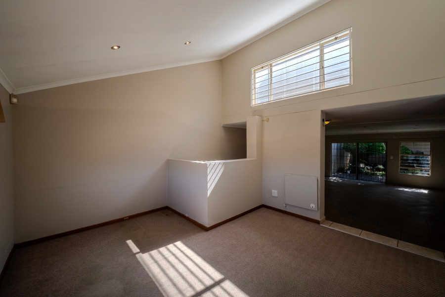 2 Bedroom Property for Sale in Faerie Glen Gauteng