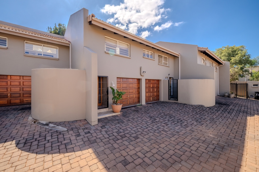 2 Bedroom Property for Sale in Faerie Glen Gauteng