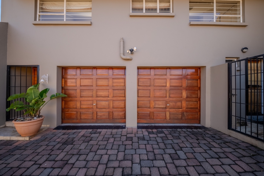 2 Bedroom Property for Sale in Faerie Glen Gauteng