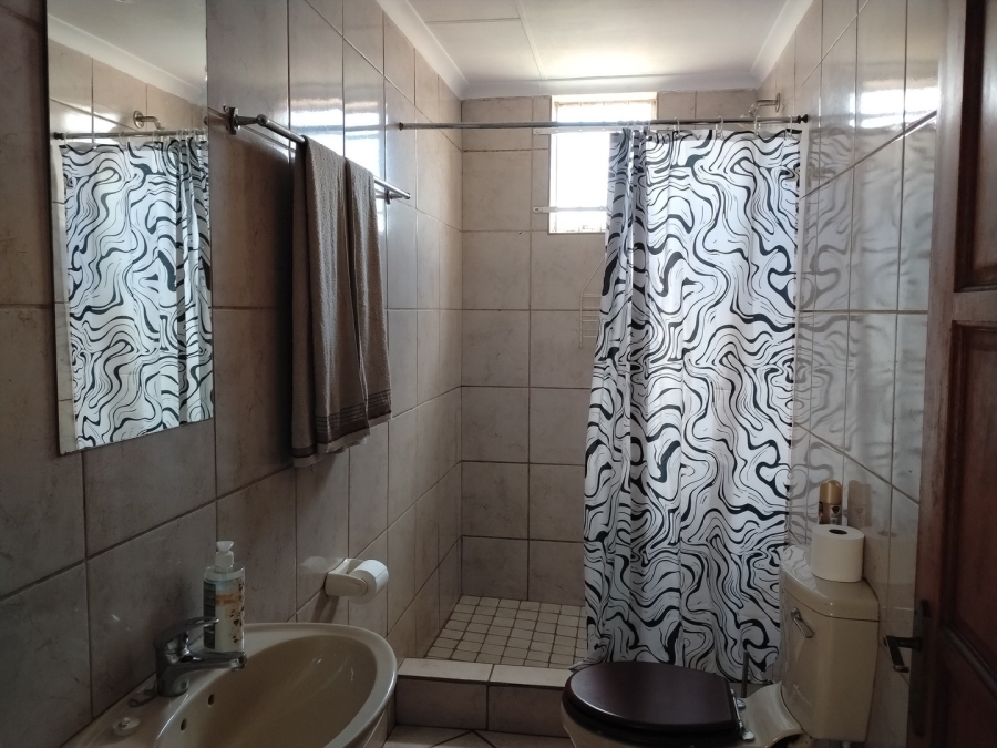 6 Bedroom Property for Sale in Selection Park Gauteng