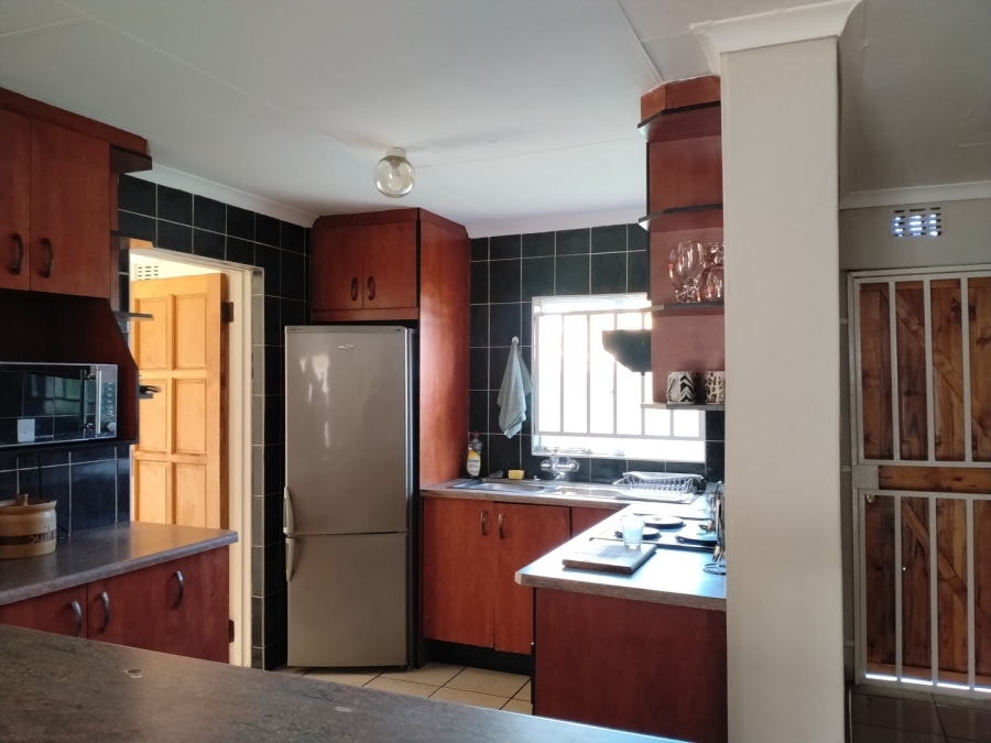 6 Bedroom Property for Sale in Selection Park Gauteng