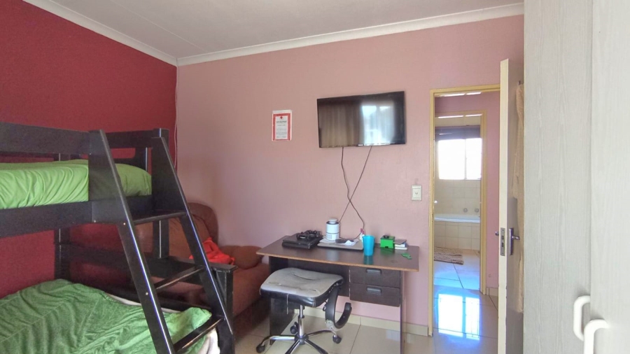 3 Bedroom Property for Sale in Heuwelsig Estate Gauteng