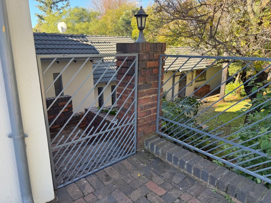 4 Bedroom Property for Sale in Kloofendal Gauteng