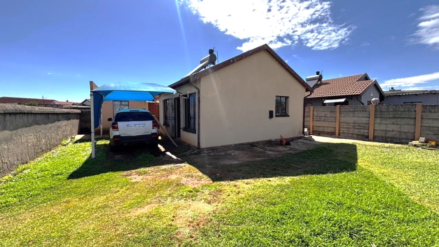 4 Bedroom Property for Sale in Buhle Park Gauteng