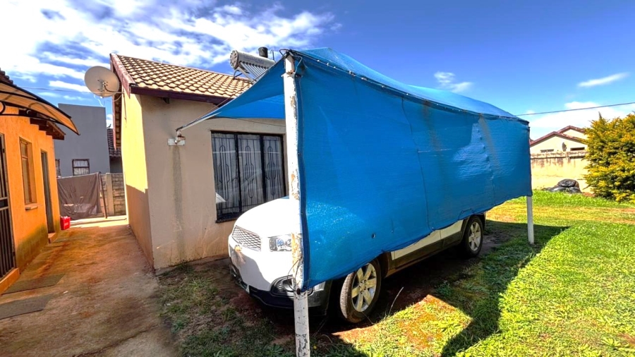 4 Bedroom Property for Sale in Buhle Park Gauteng