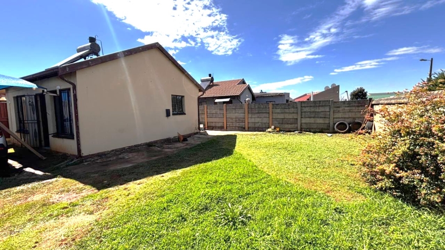 4 Bedroom Property for Sale in Buhle Park Gauteng