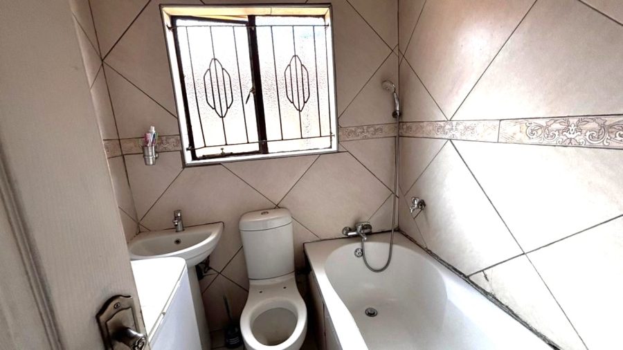 4 Bedroom Property for Sale in Buhle Park Gauteng