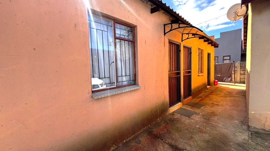 4 Bedroom Property for Sale in Buhle Park Gauteng