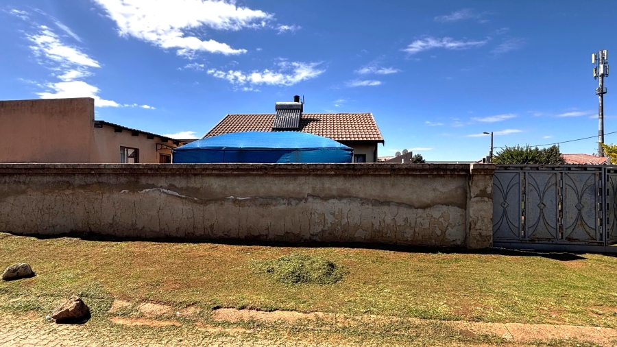 4 Bedroom Property for Sale in Buhle Park Gauteng