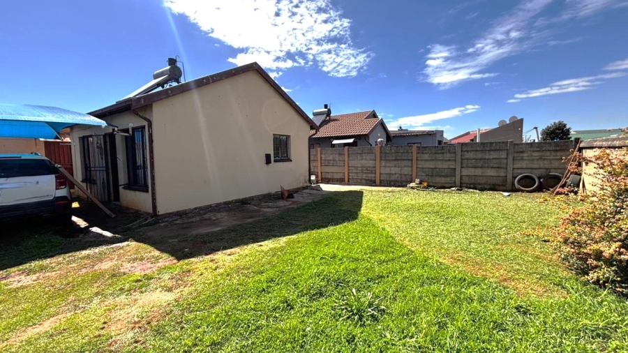 4 Bedroom Property for Sale in Buhle Park Gauteng