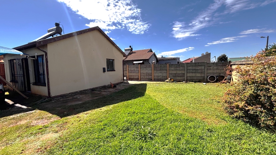 4 Bedroom Property for Sale in Buhle Park Gauteng