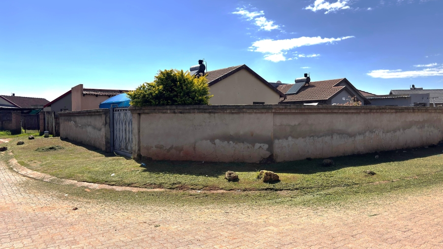 4 Bedroom Property for Sale in Buhle Park Gauteng