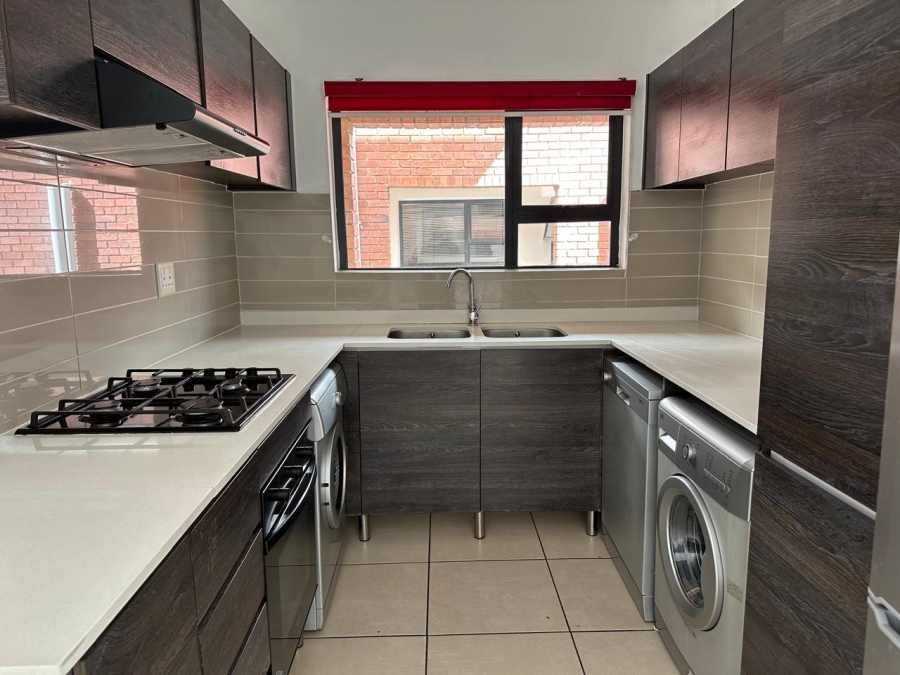 To Let 3 Bedroom Property for Rent in Greenstone Crest Gauteng