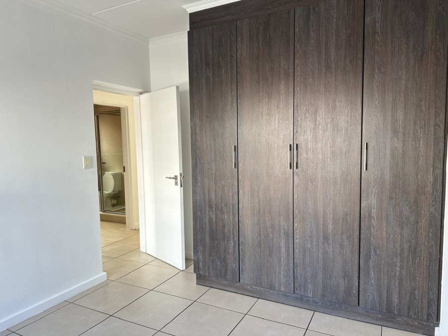 To Let 3 Bedroom Property for Rent in Greenstone Crest Gauteng
