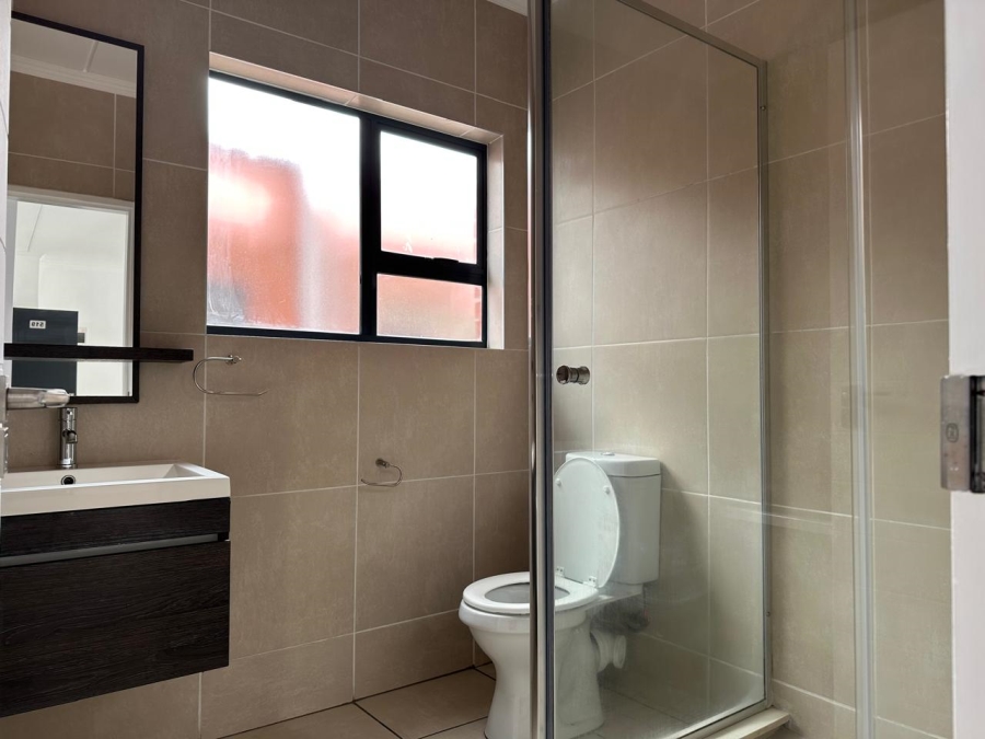 To Let 3 Bedroom Property for Rent in Greenstone Crest Gauteng