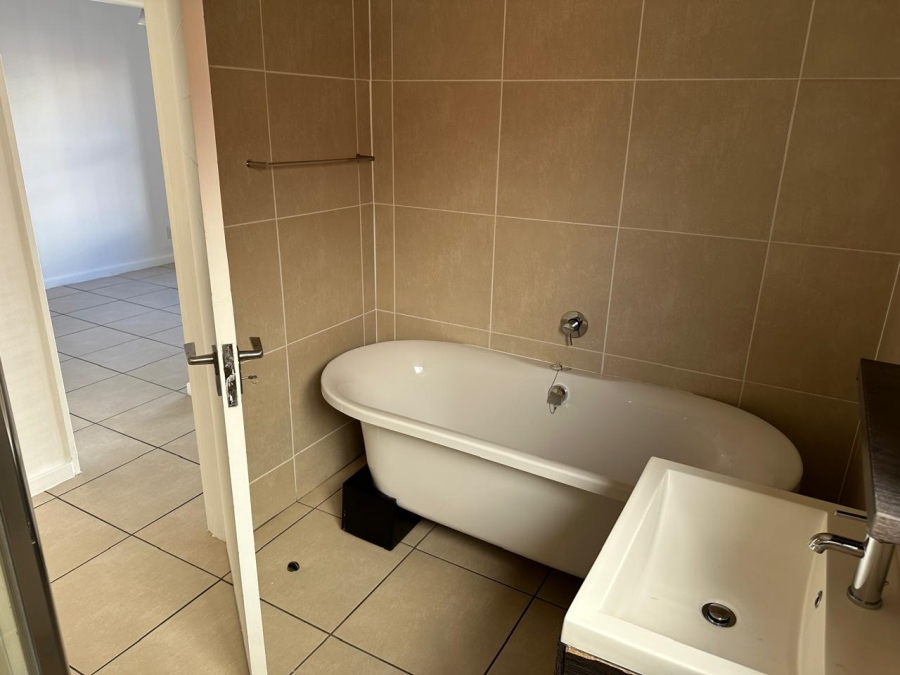 To Let 3 Bedroom Property for Rent in Greenstone Crest Gauteng