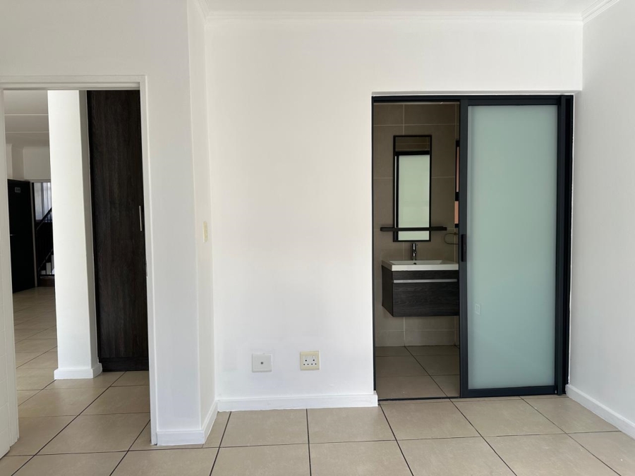 To Let 3 Bedroom Property for Rent in Greenstone Crest Gauteng