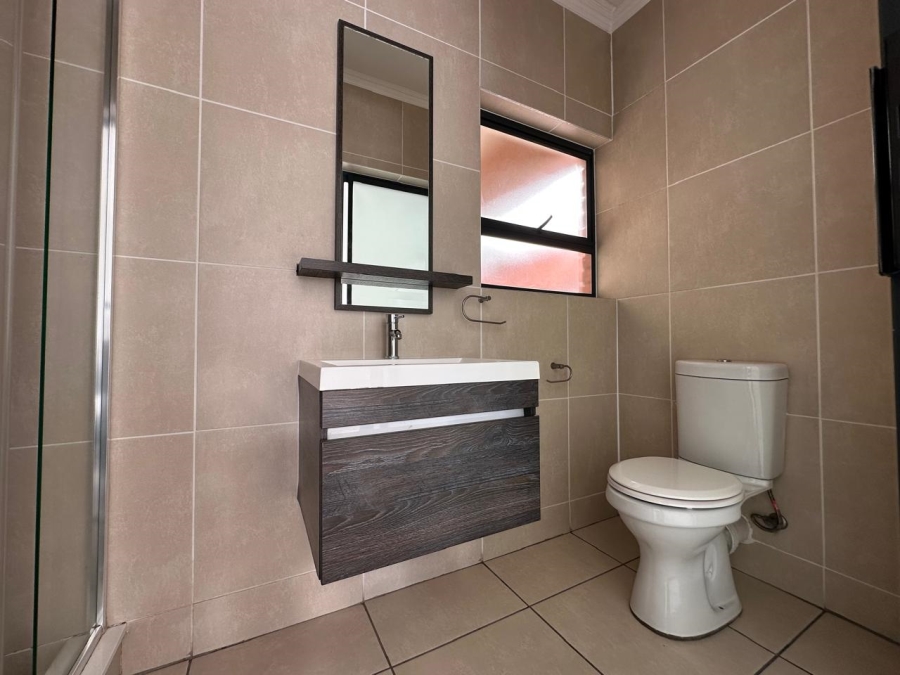 To Let 3 Bedroom Property for Rent in Greenstone Crest Gauteng