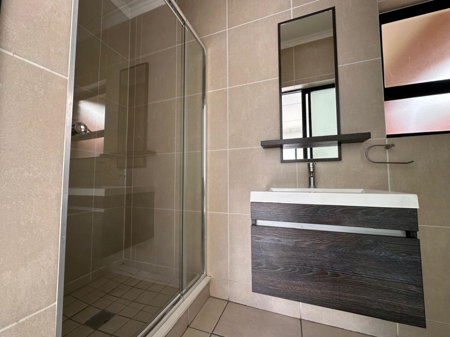 To Let 3 Bedroom Property for Rent in Greenstone Crest Gauteng