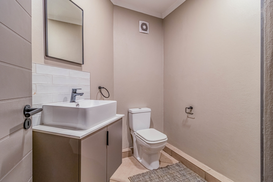1 Bedroom Property for Sale in Bedfordview Gauteng