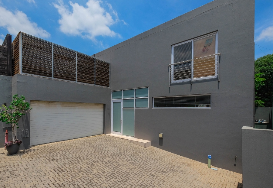 To Let 3 Bedroom Property for Rent in Illovo Gauteng