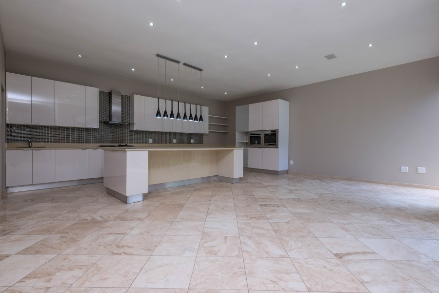 To Let 3 Bedroom Property for Rent in Illovo Gauteng