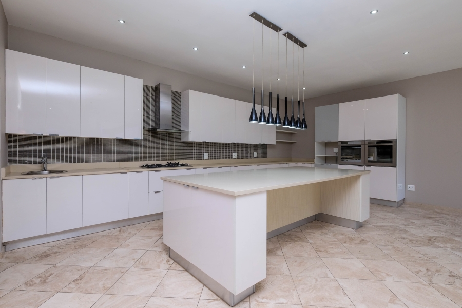To Let 3 Bedroom Property for Rent in Illovo Gauteng